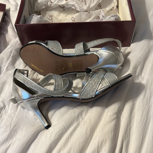 Brand new high heels, davids bridal, dyeables - Picture 4 of 5